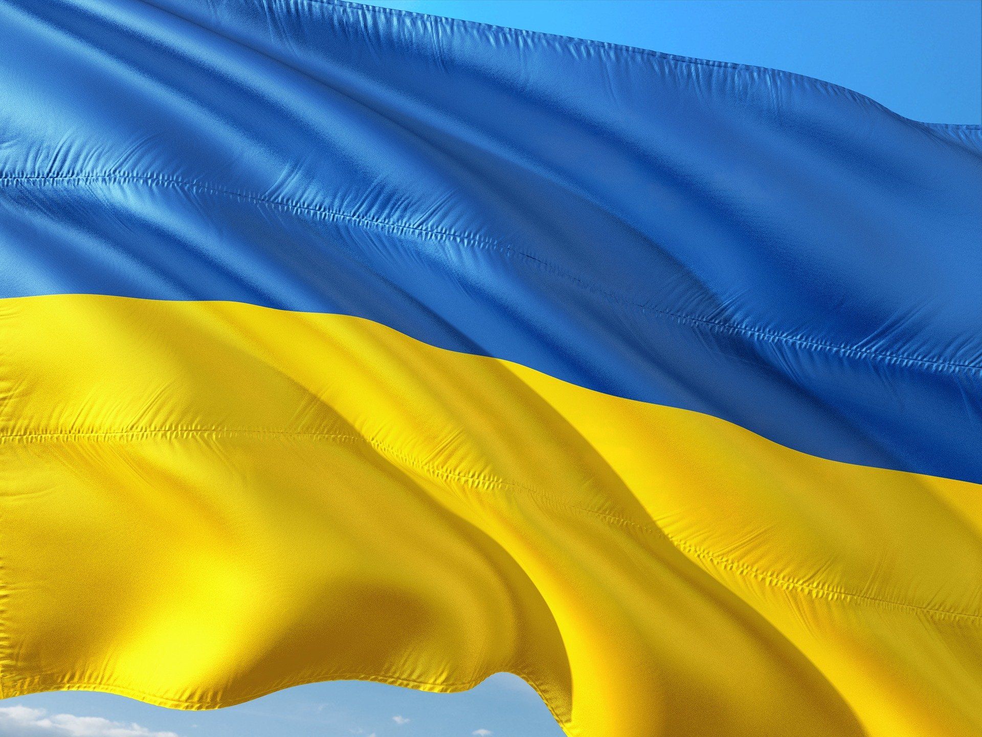 Ukrainische Flagge im WInd