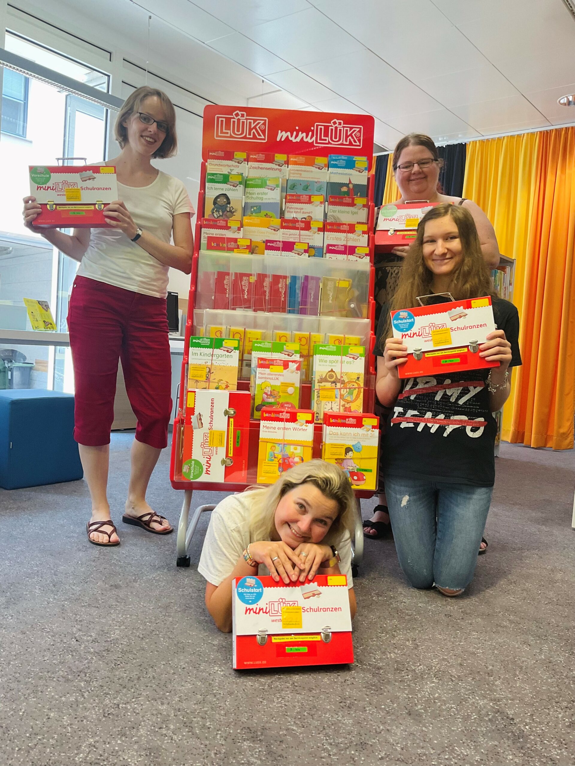 4 Frauen präsentieren das Lernsystem LÜK.