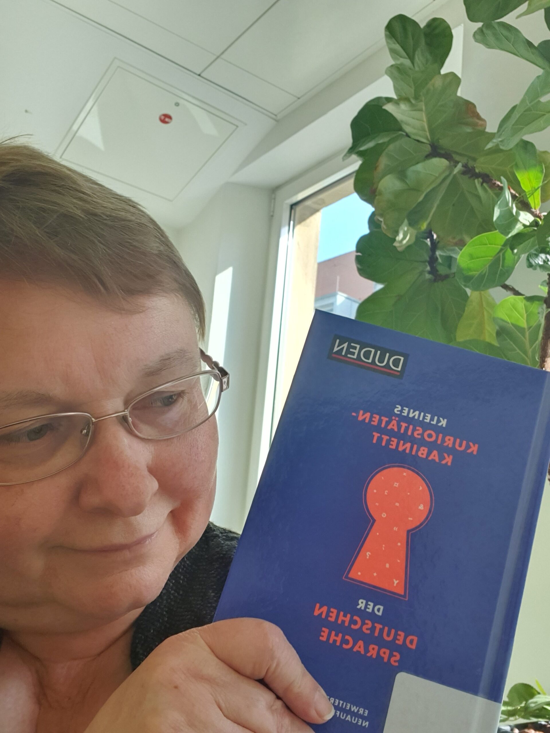 Heike Enders stellt das Buch Kleines Kuriositätenkabinett der deutschen Sprache vor